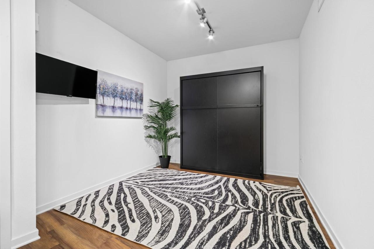 Beverly Grove Chic City Oasis 2 Bedroom Apt With Den 138 Los Angeles Kültér fotó