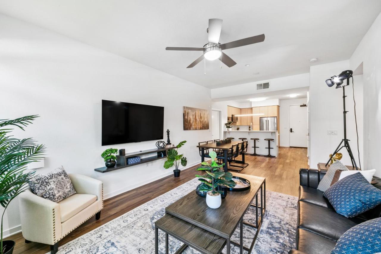 Beverly Grove Chic City Oasis 2 Bedroom Apt With Den 138 Los Angeles Kültér fotó